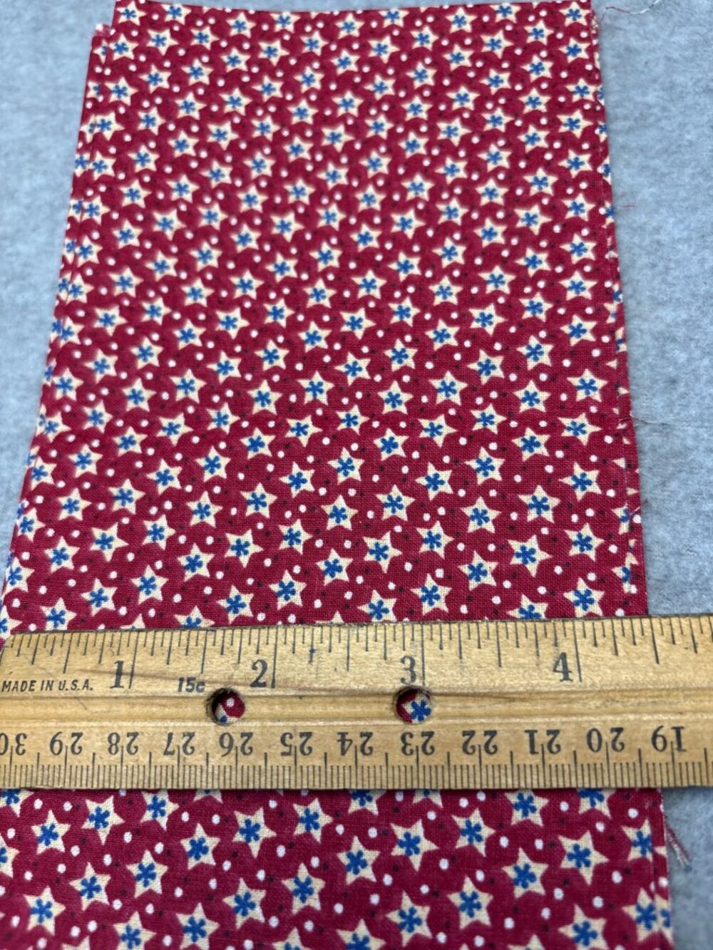 Red Floral Cotton Fabric 1/4 yard x 44" Quilting Sewing Craft Vtg - Picture 3 of 8